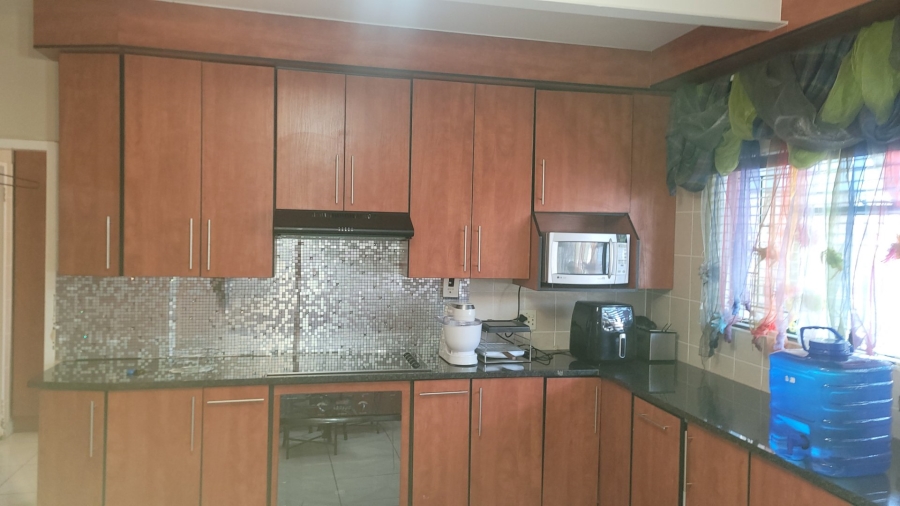 5 Bedroom Property for Sale in Wilkeville North West